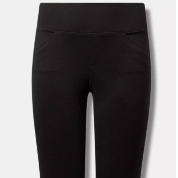 Torrid Size 6S (30) Short Pixie Ponte Pull on Flare Black Pants NWOT - Picture 1 of 6